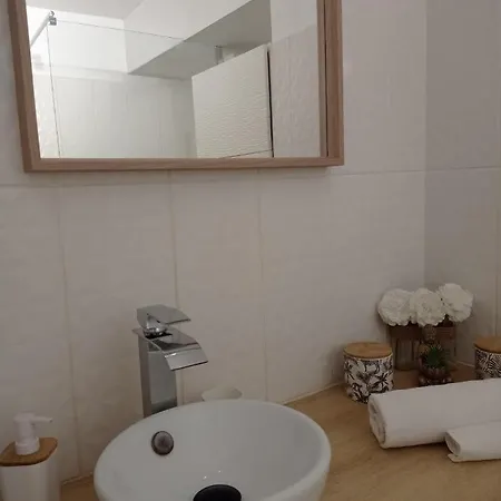 Climatise, 50 M De La Prom, Wifi Apartment Nizza