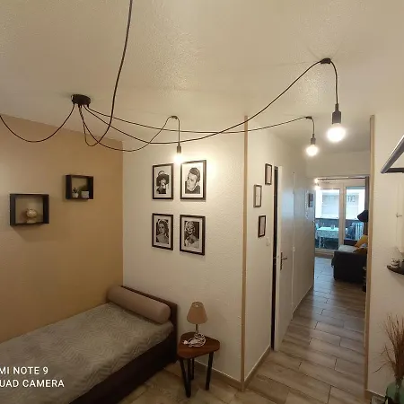 Climatise, 50 M De La Prom, Wifi Апартаменты
