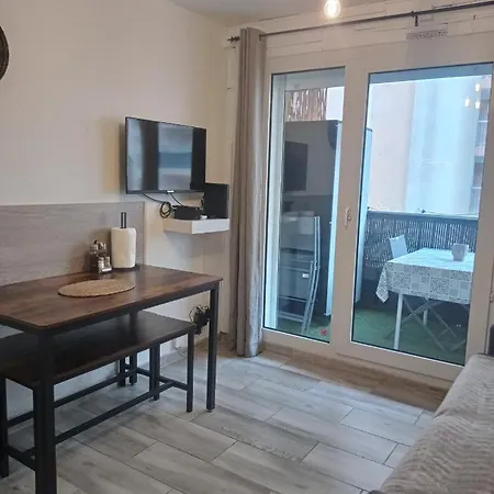Climatise, 50 M De La Prom, Wifi Апартаменты