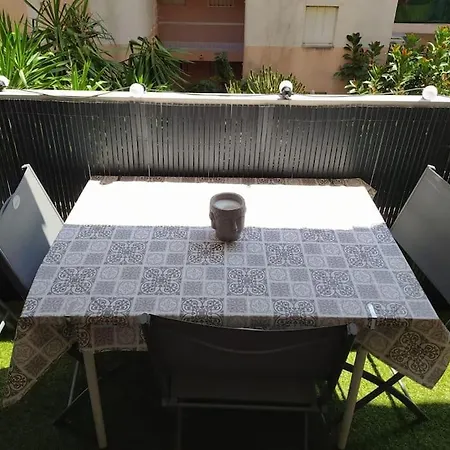 Climatise, 50 M De La Prom, Wifi アパート *